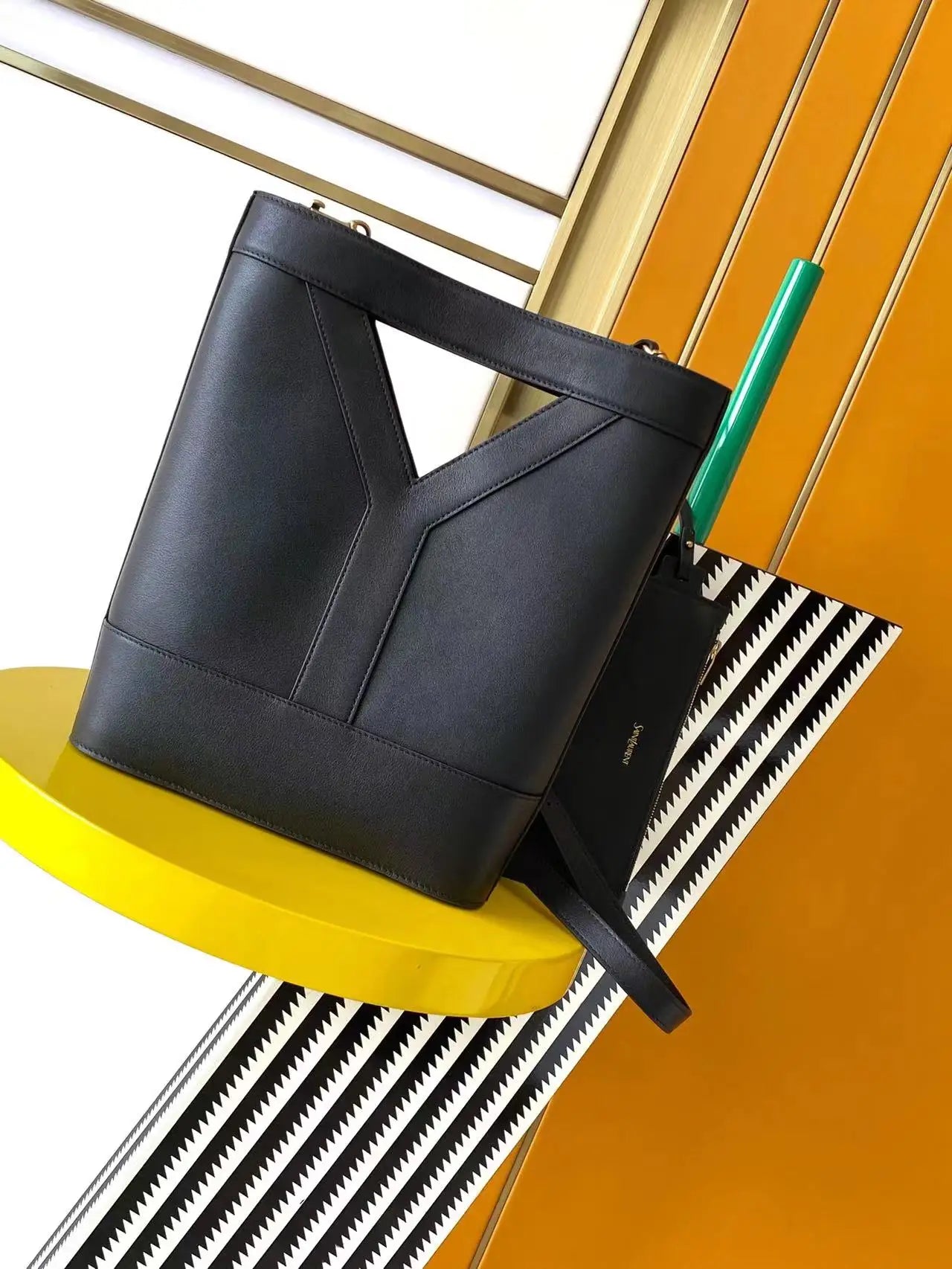 Lady Bucket Bags for Women Luxury Designer 2025 New Decoration Chain Beach Vacation Brand Shopping Handbag