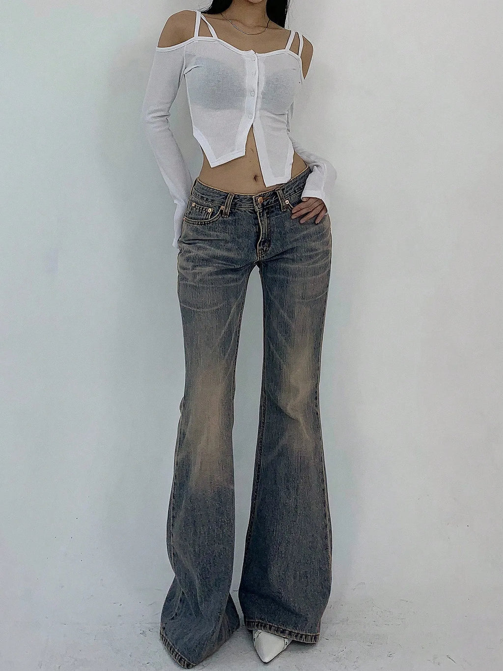Women's Low Rise Flared Denim Jeans with Pockets, Casual Vintage Style
