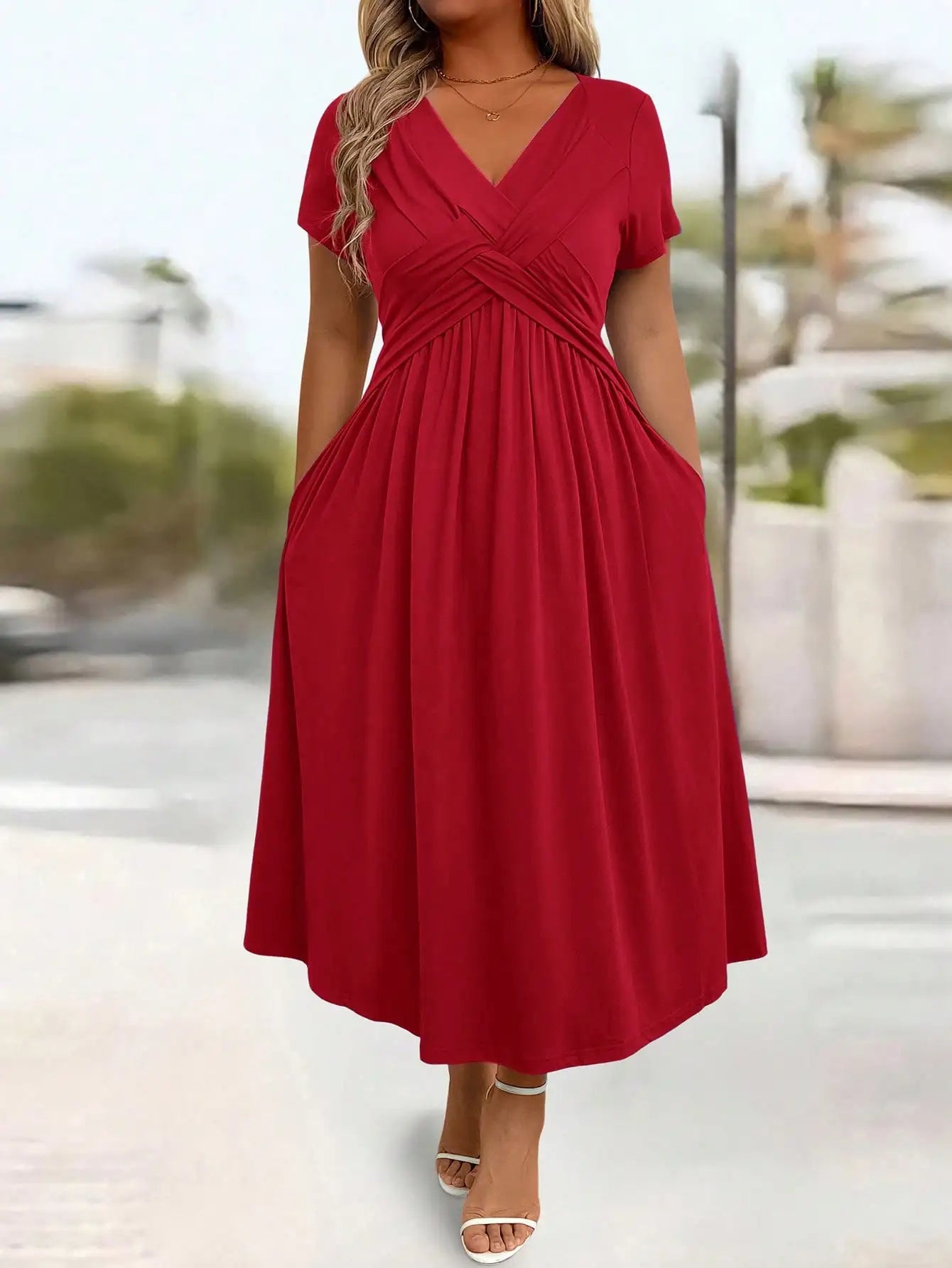 Plus Size V-Neck Short Sleeve Ruched Pocket Midi Dress for Casual Summer Outfit