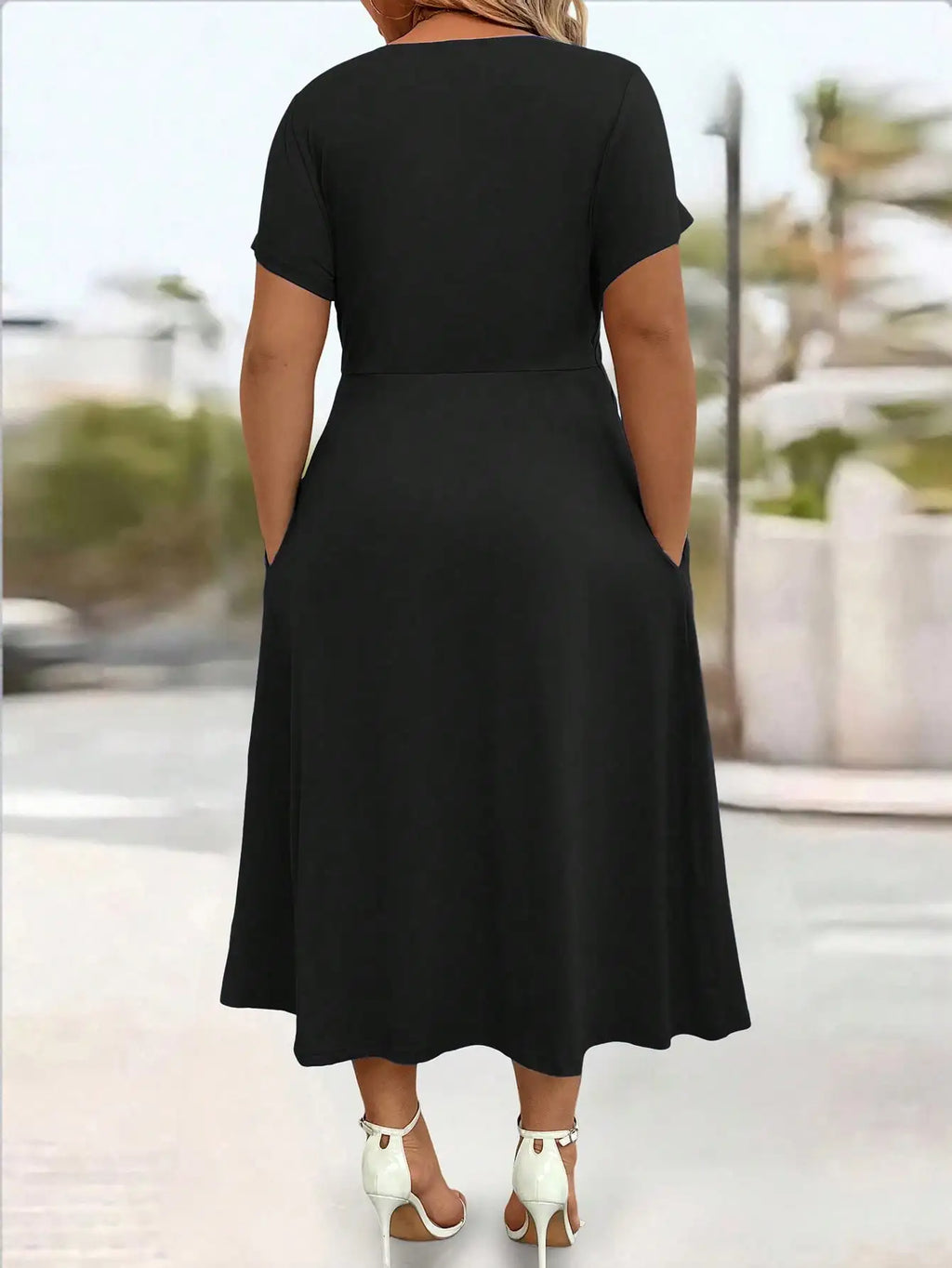 Plus Size V-Neck Short Sleeve Ruched Pocket Midi Dress for Casual Summer Outfit