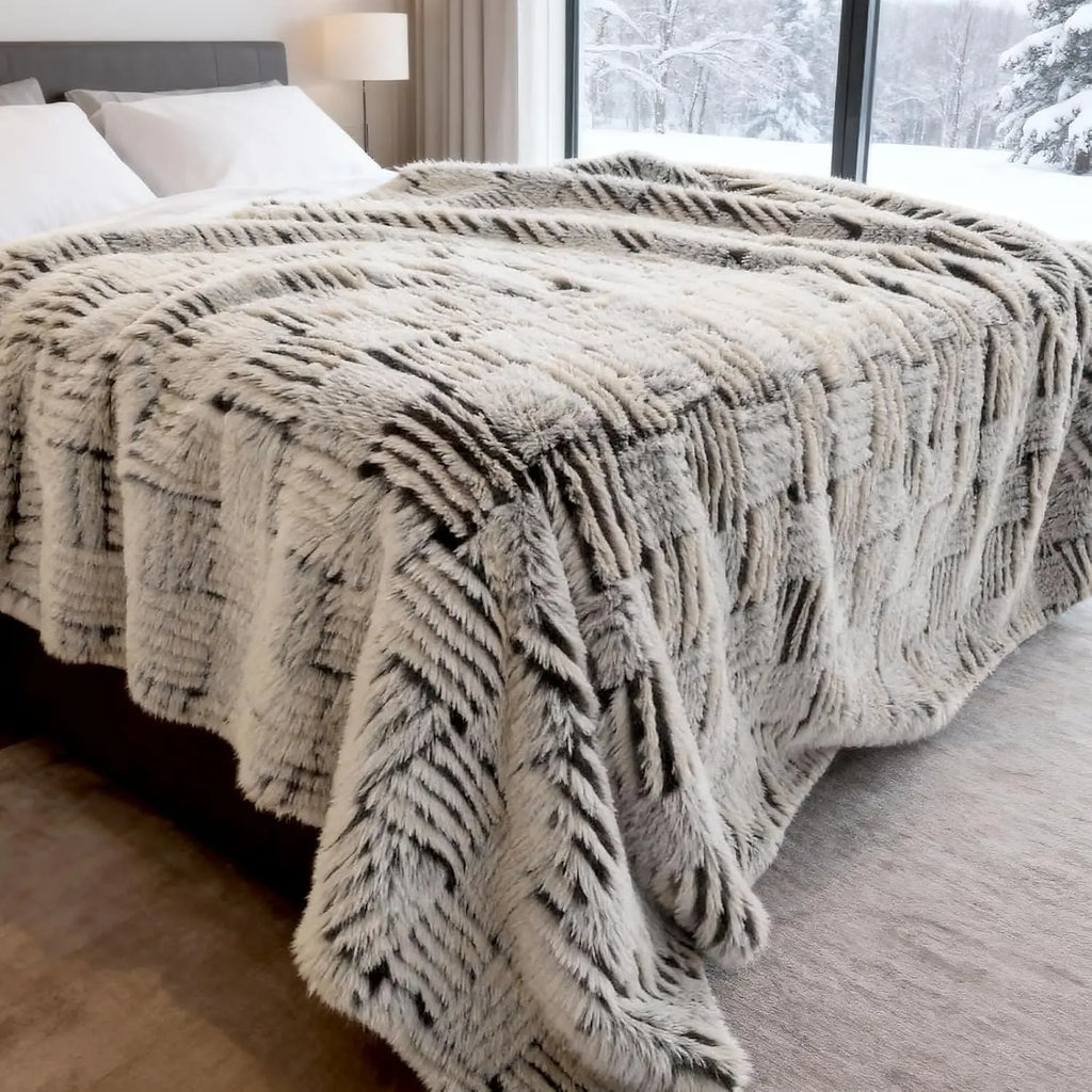 Soft Faux Fur Throw Blanket, Checkered Plush Blanket for Couch, Double Sided Thick Blanket Gift for Women Christmas Birthday