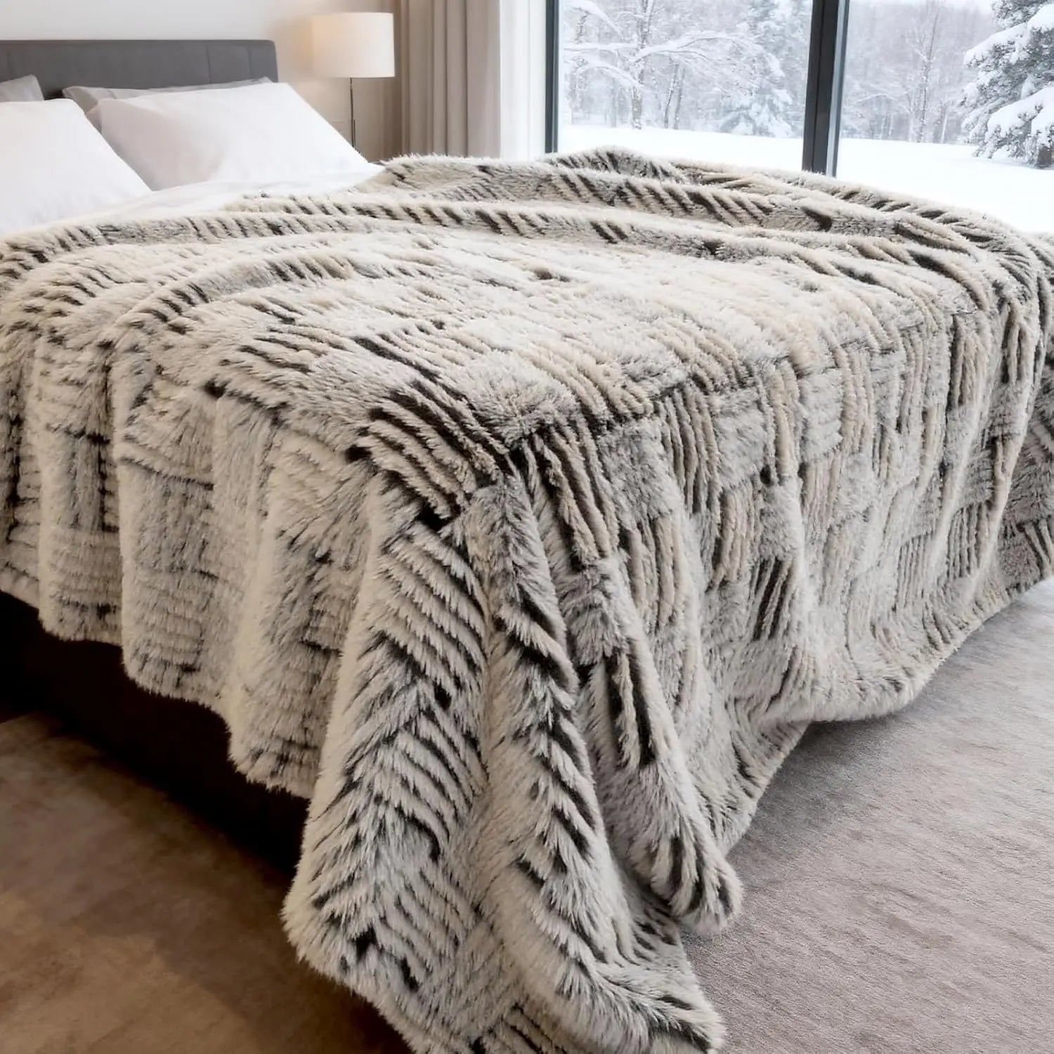 Soft Faux Fur Throw Blanket, Checkered Plush Blanket for Couch, Double Sided Thick Blanket Gift for Women Christmas Birthday