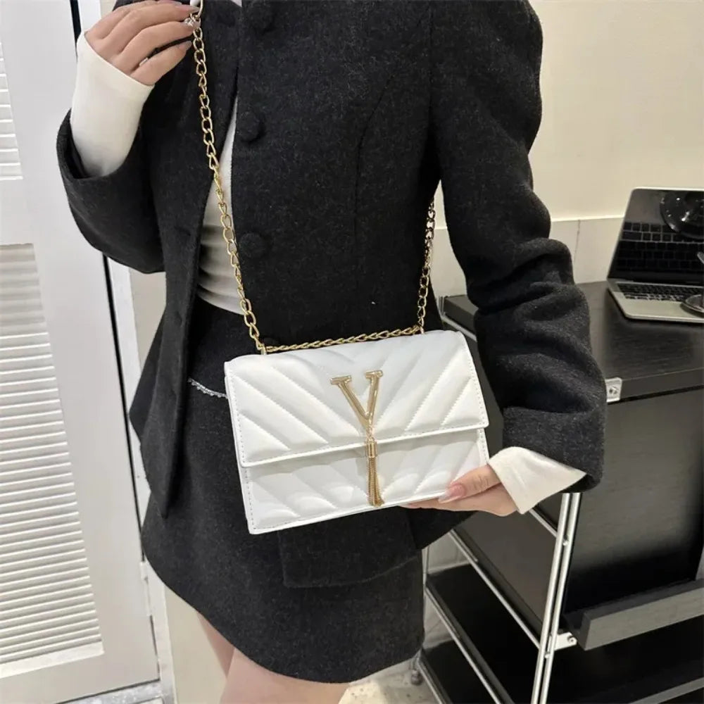 22*15*7cm Versatile Small V shaped Luxury Small HandBag Designer Women's Tote Bags Fashion Popular Chain Shoulder Crossbody Bag