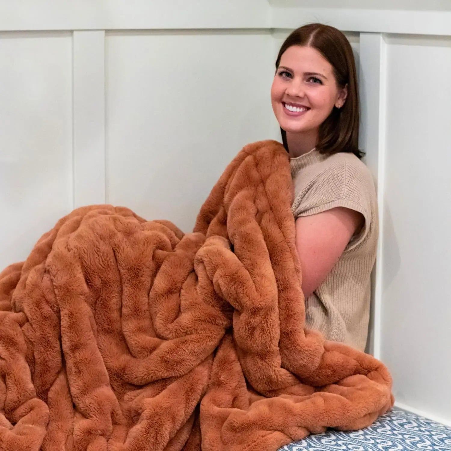 Ultra Soft Faux Fur Throw Blanket for Couch, Bed & Home - Fluffy, Warm & Luxurious Chic Collection (Medium, 50x60)