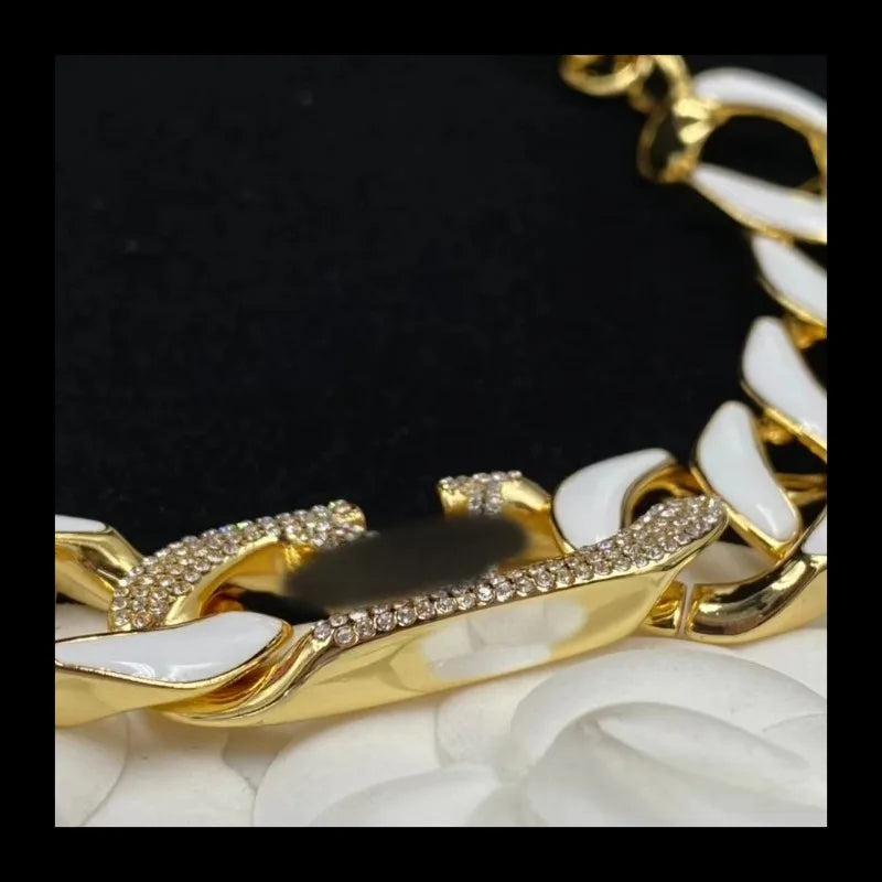 Light Luxury Simple High-end Niche Design Letter Fashion Versatile 2024 Jewelry Necklace