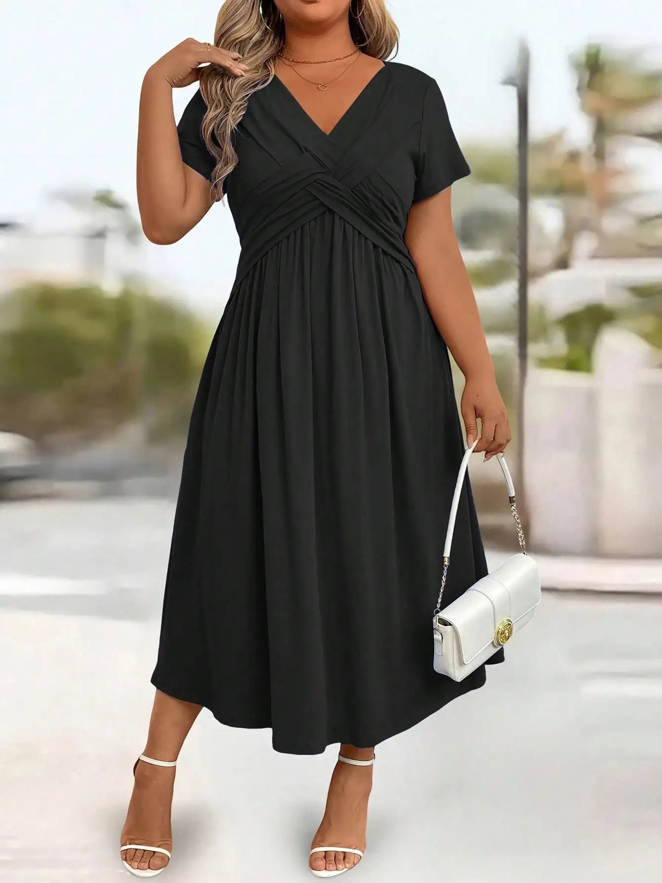 Plus Size V-Neck Short Sleeve Ruched Pocket Midi Dress for Casual Summer Outfit
