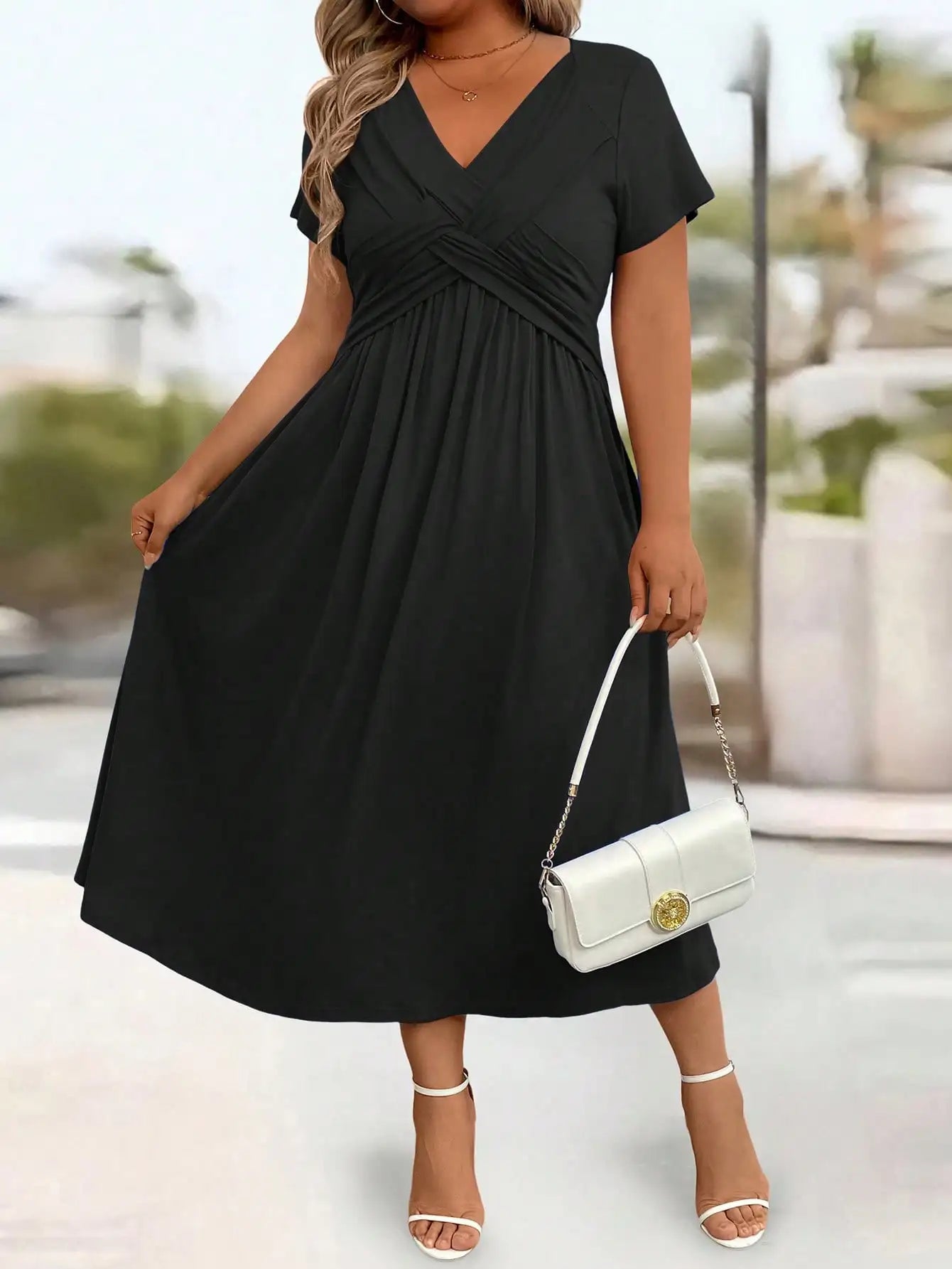 Plus Size V-Neck Short Sleeve Ruched Pocket Midi Dress for Casual Summer Outfit