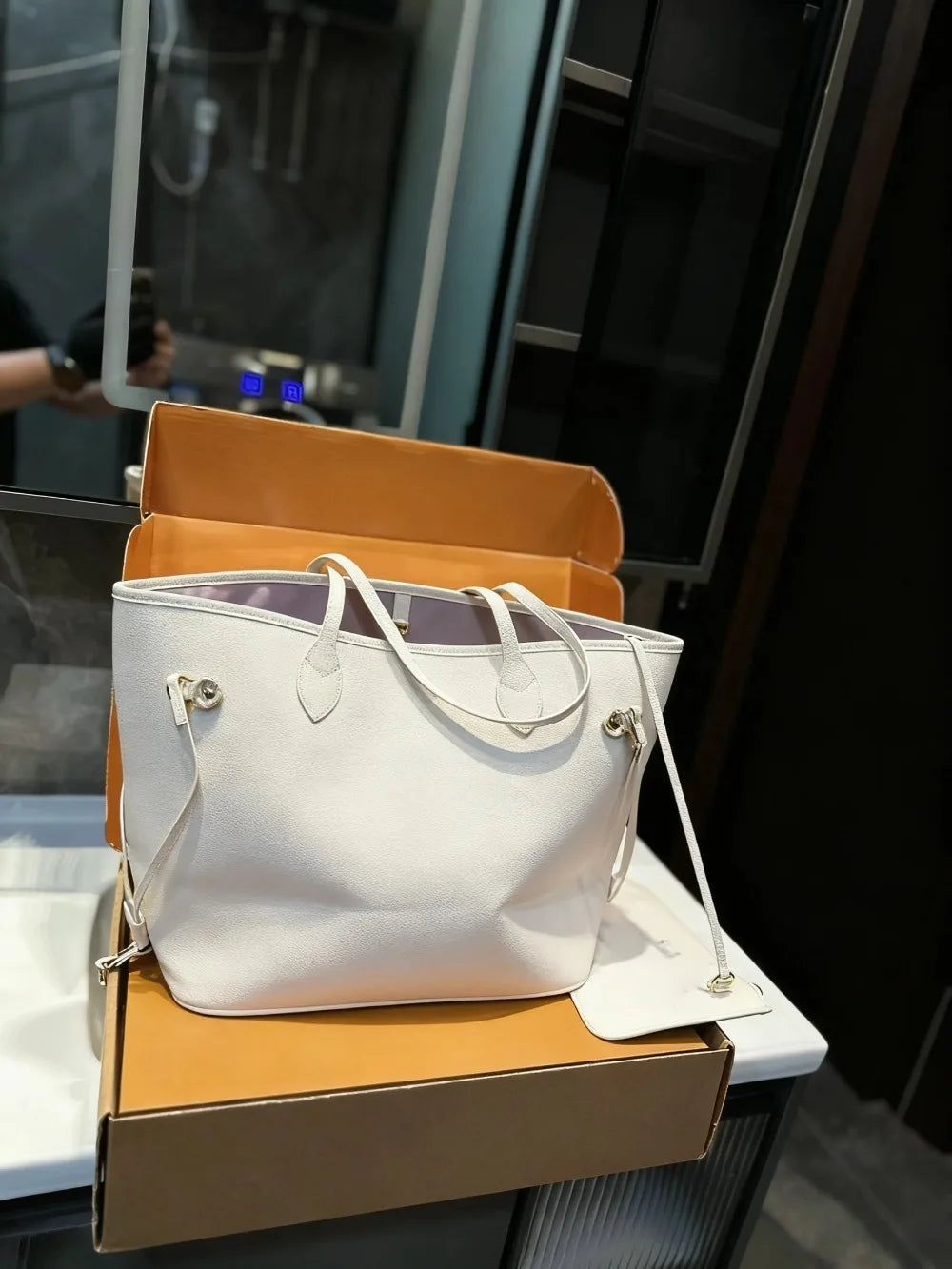 2025 New SIZE: 20x15 CM Fashionable Versatile bags leather cherry Portable can be carried on the shoulder no boxes