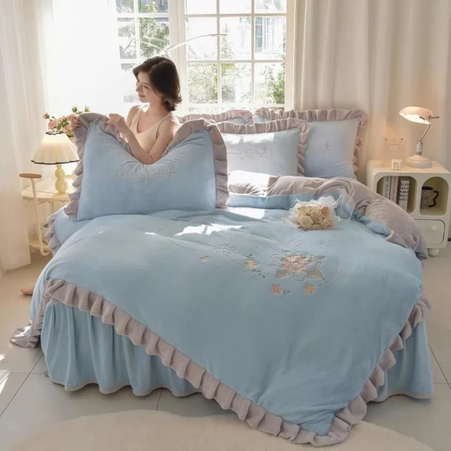 Cozy Warm Dark Grey Winter Bed Set with Comforter Fitted Sheet Pillow Shams Super Soft Anti-Static 4-Piece Duvet Cover Set for