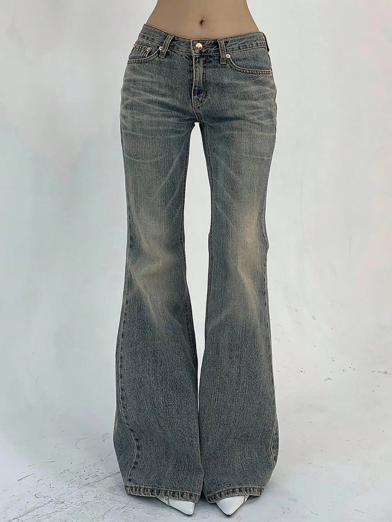 Women's Low Rise Flared Denim Jeans with Pockets, Casual Vintage Style