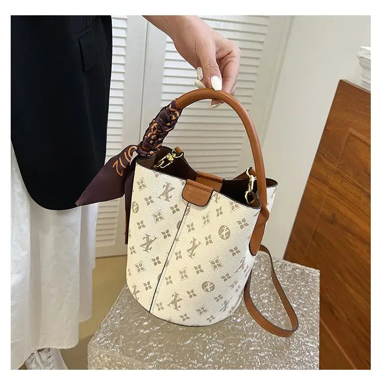NEW Luxury Designer Women'S Shoulder Bag High-End Fashional Water Bucket Bag Crossbody Bags Unique Women Clutch Travel Tote Bag