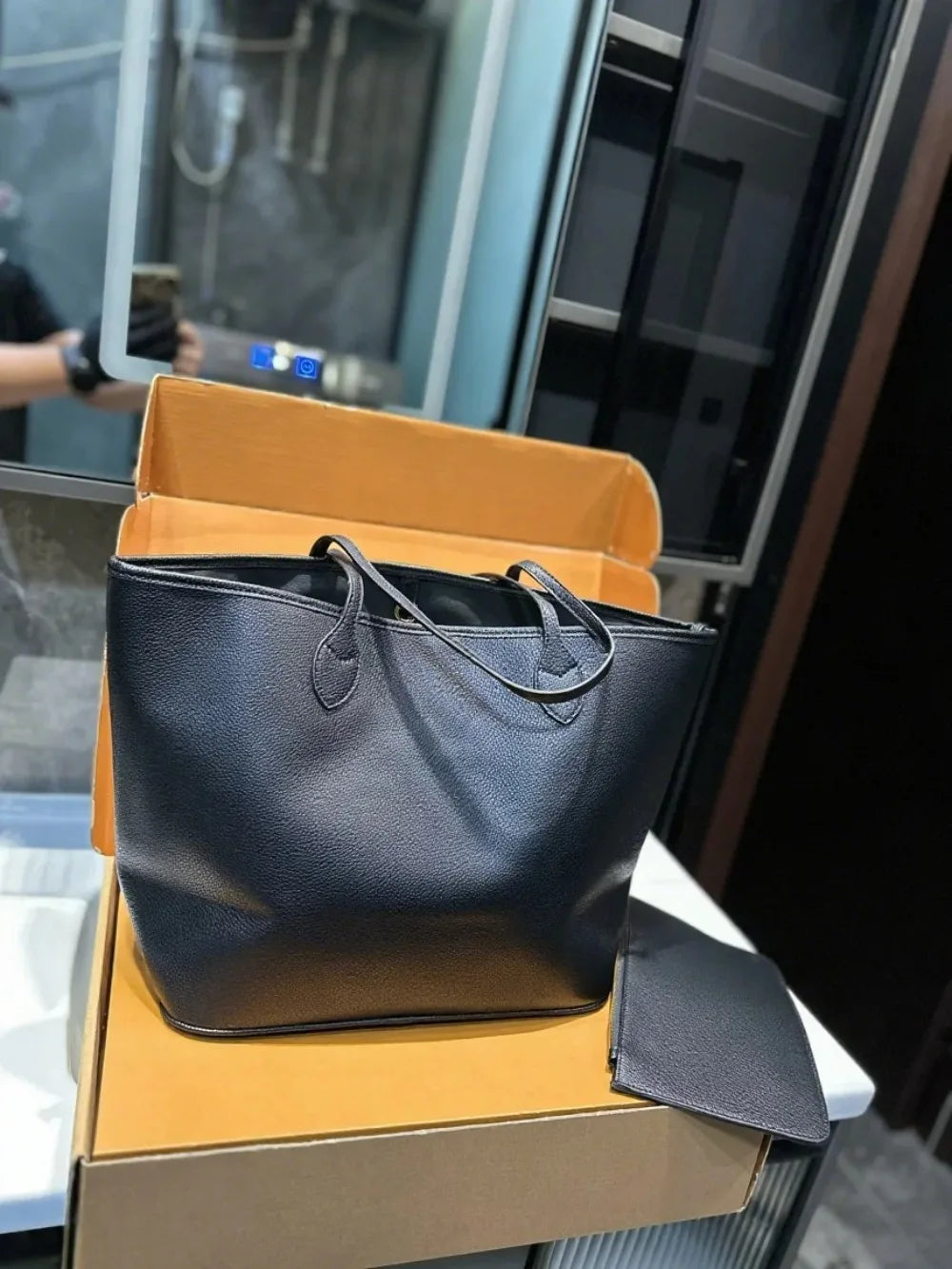 2025 New SIZE: 20x15 CM Fashionable Versatile bags leather cherry Portable can be carried on the shoulder no boxes