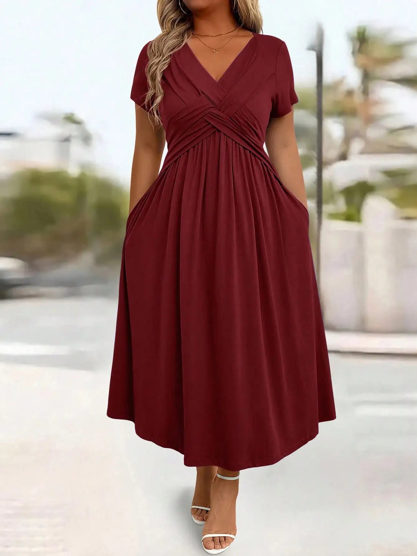 Plus Size V-Neck Short Sleeve Ruched Pocket Midi Dress for Casual Summer Outfit