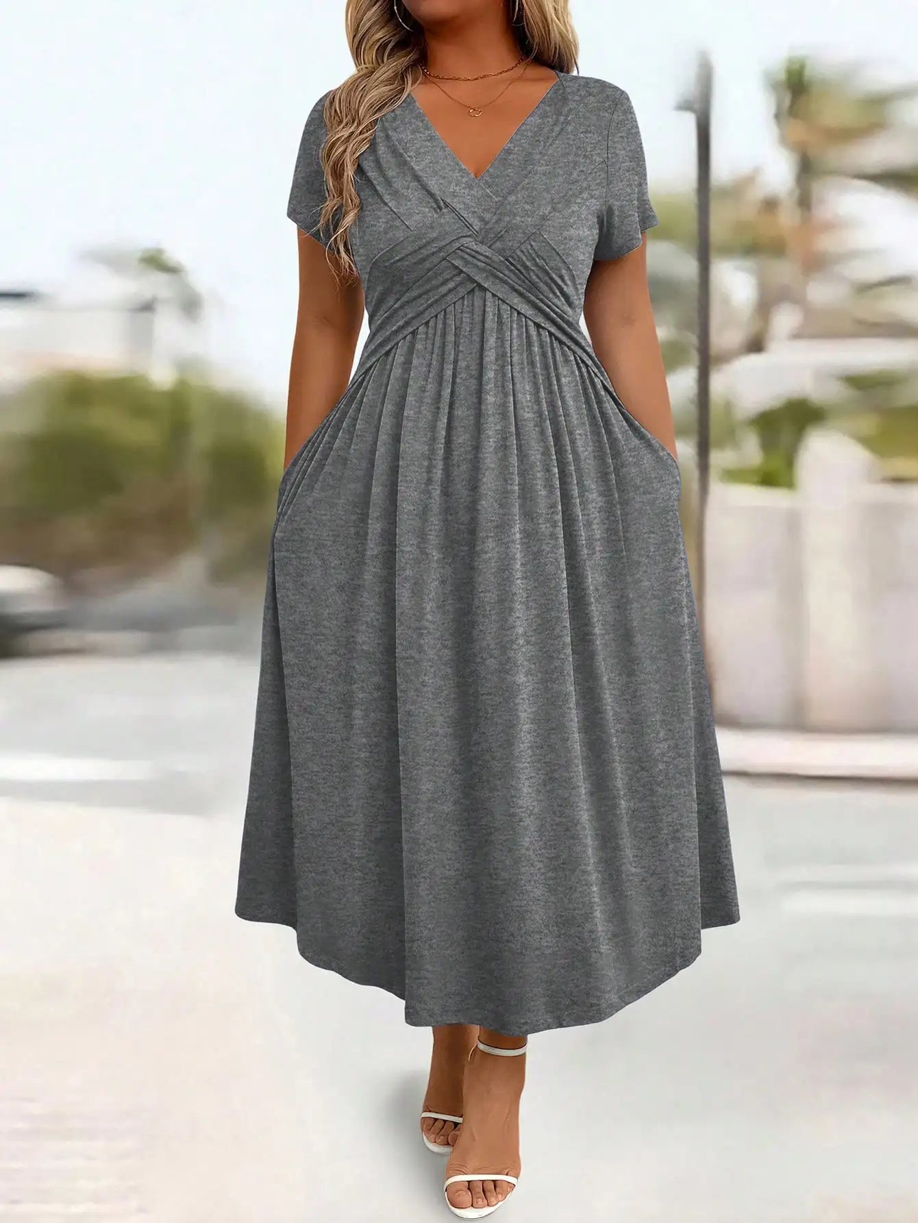 Plus Size V-Neck Short Sleeve Ruched Pocket Midi Dress for Casual Summer Outfit