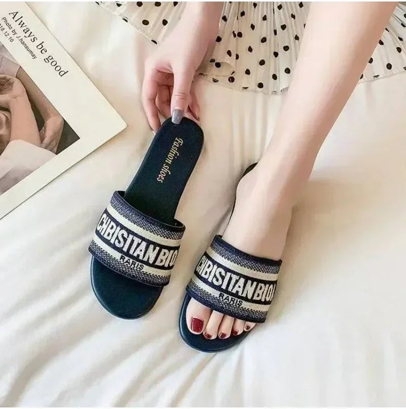 Luxury Design Summer Classic Simple Sandals Ladies Wear Fashion Ins Tide Beach Non-slip Flip-flops SD1