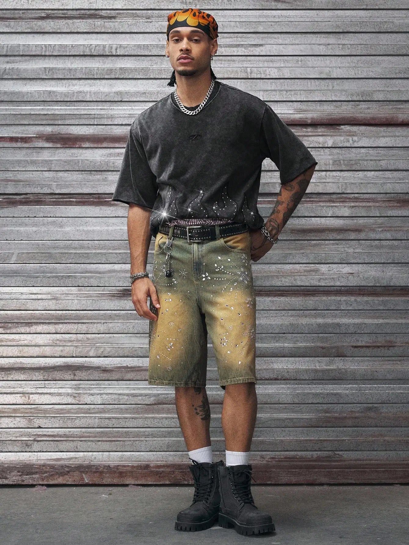 Men's Loose Fit Round Neck Short Sleeve T-Shirt with Glitter Flame Graphic, Streetwear Style