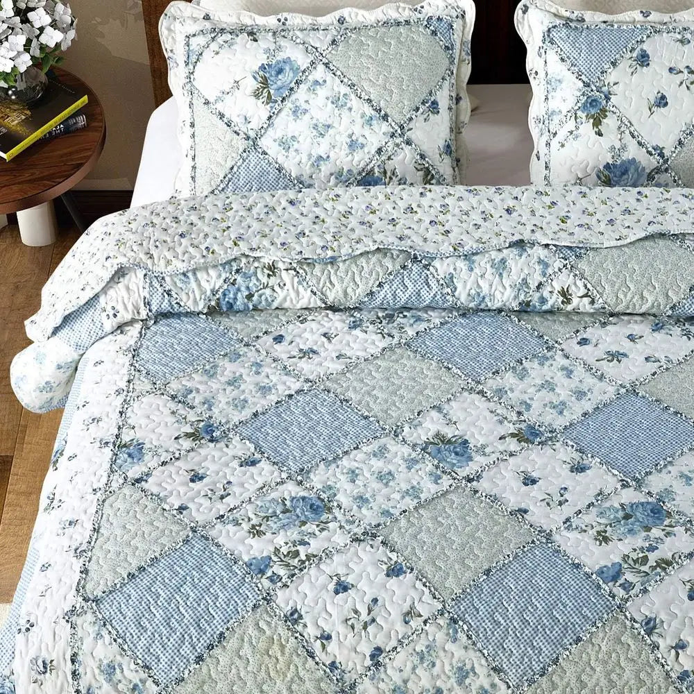 Alaska King Size 132x120 cm Blue Floral Quilted Comforter Set with 2 Pillowcases
