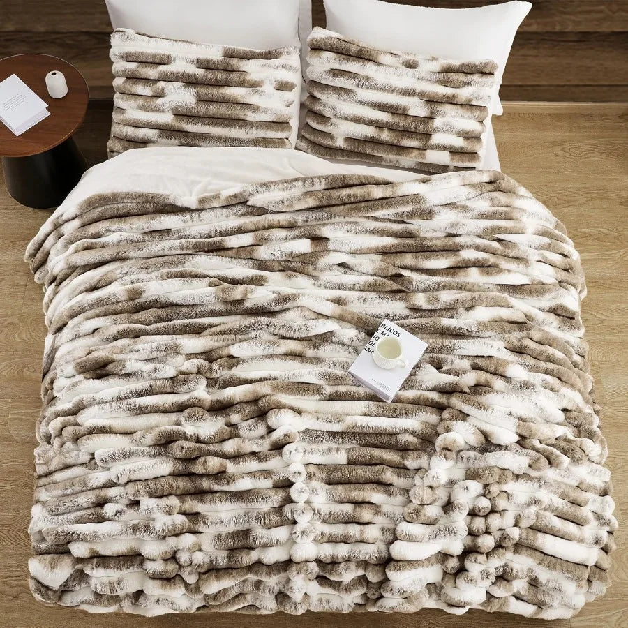 King Size Striped Stitching Tie-Dye Khaki Faux Rabbit Fur Comforter Set 3 Pieces Warm Soft Plush Fuzzy Winter Bedding Set 104x9