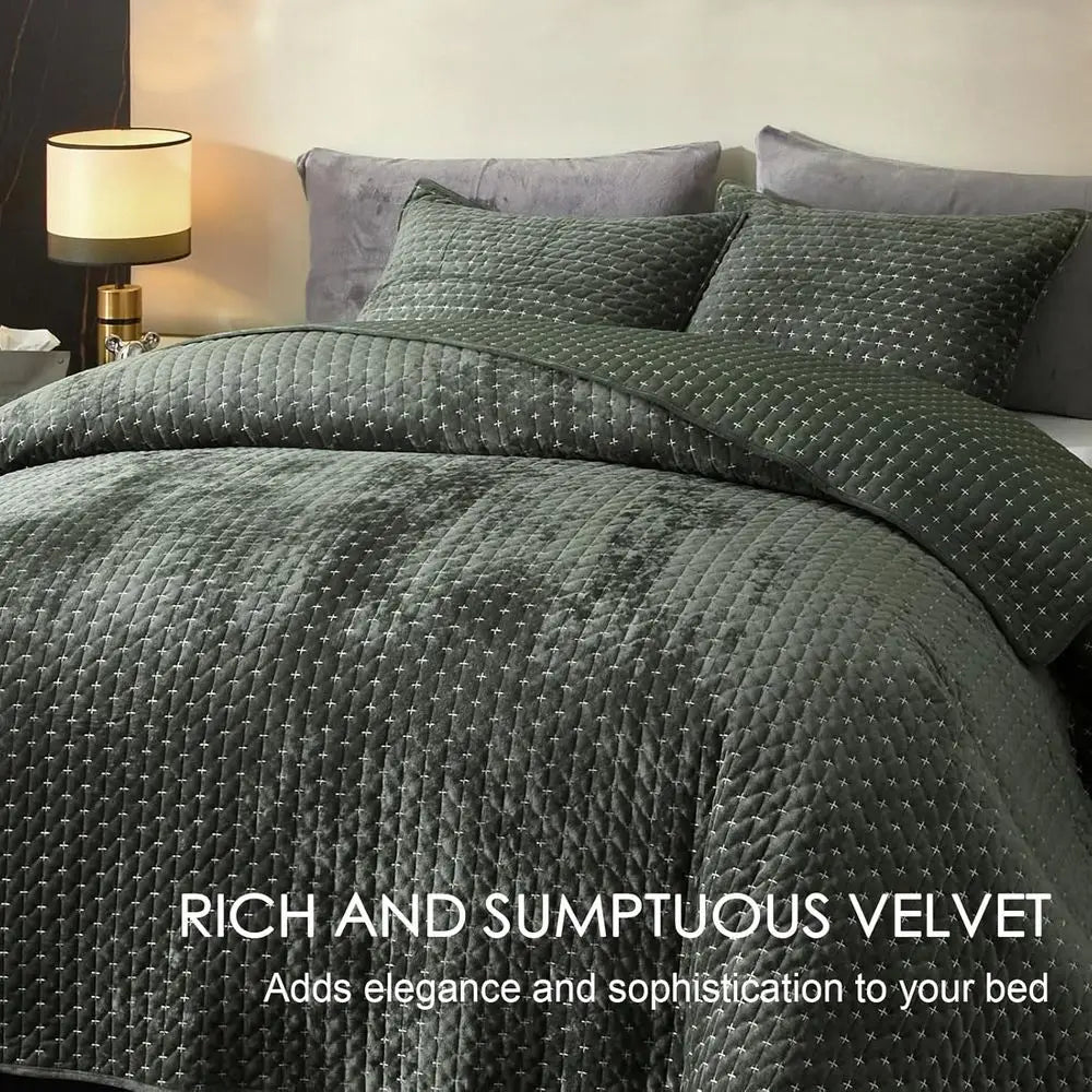 King Size Velvet Quilt, Oversized Striped Comforter Set, Luxurious Lightweight Coverlet with 2 Shams, 96x106 Army Green Quilt Se