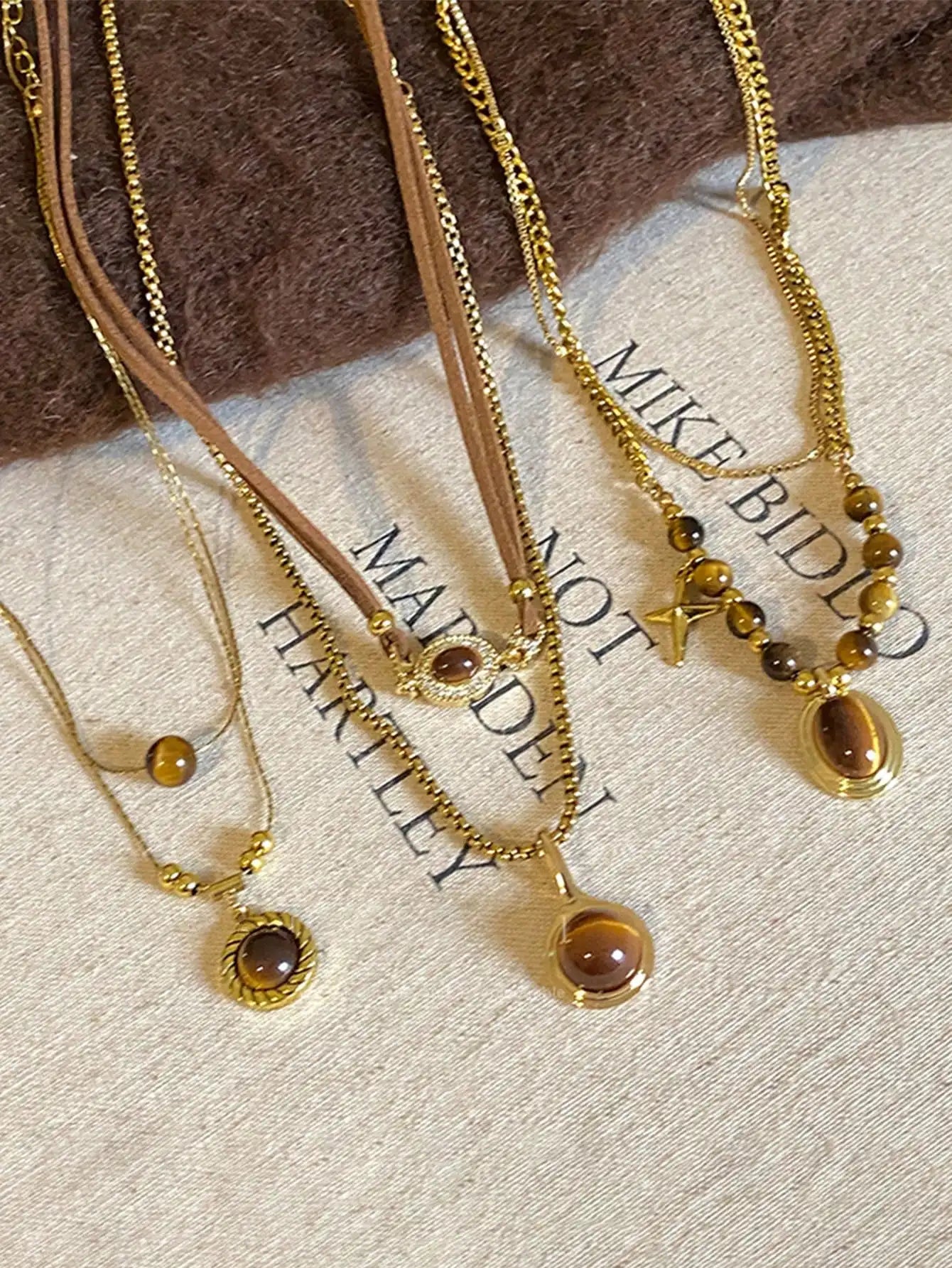 Vintage Multi-Layer Tiger Eye Stone Pendant Necklace for Women, Elegant Clavicle Chain Jewelry Set