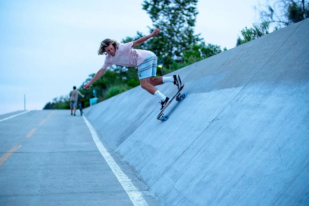 29"x10" Maple Surf Skateboard with Carving Truck, Fully Assembled for Smooth Cruising and Surf-Like Maneuvers